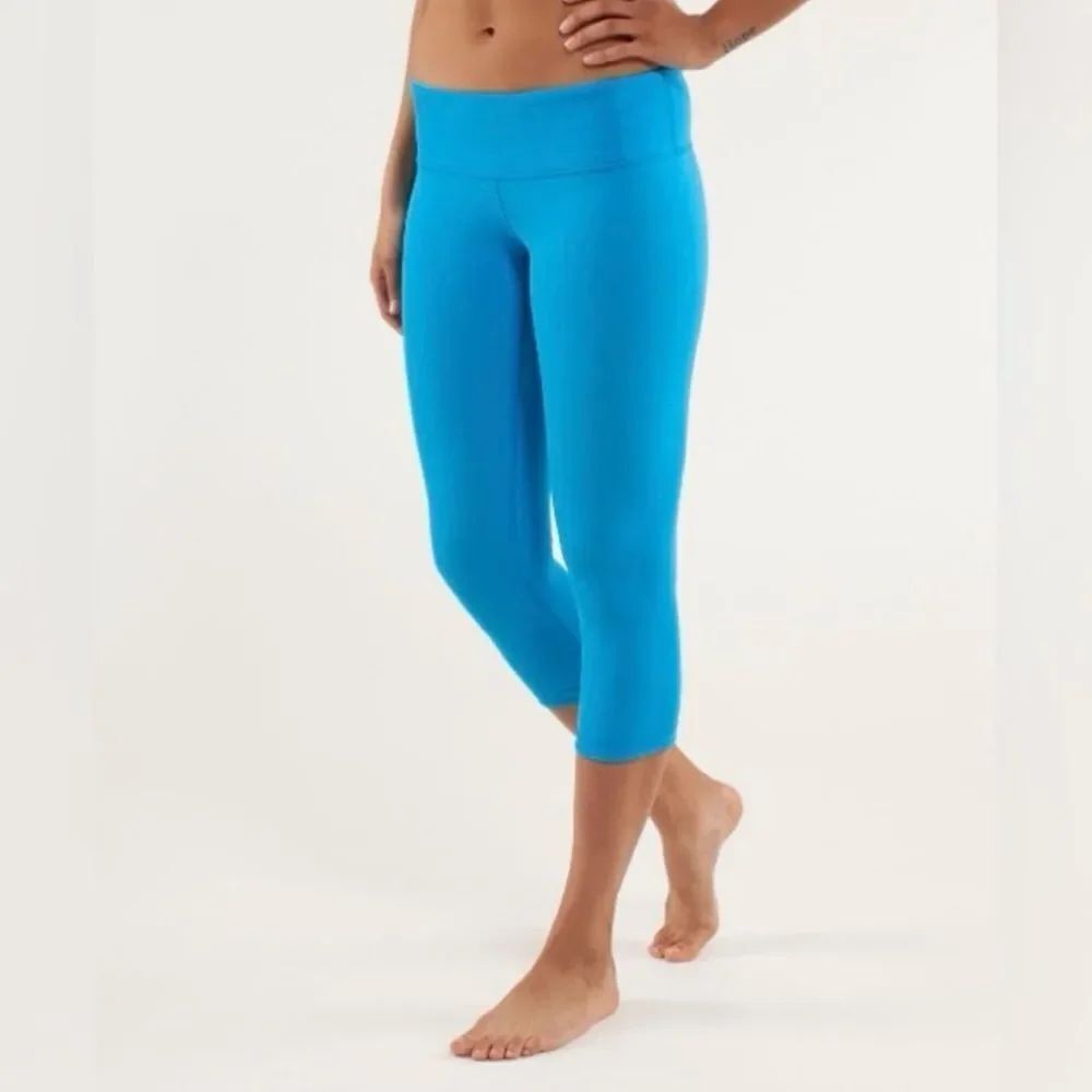 Lululemon Wunder Under Crop Reversible Legging Beach Blanket Blue Sz 8 or Sz 10 - Picture 4 of 17